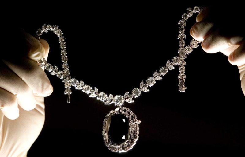 Action avec des diamants dans un rêve