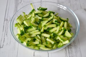 Salade aux calmars, oeufs et concombres
