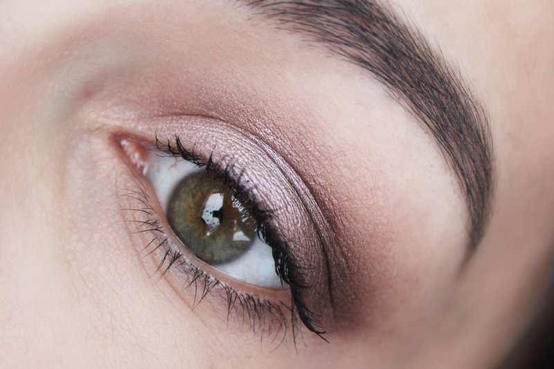 Maquillage lilas pâle pour tous les jours