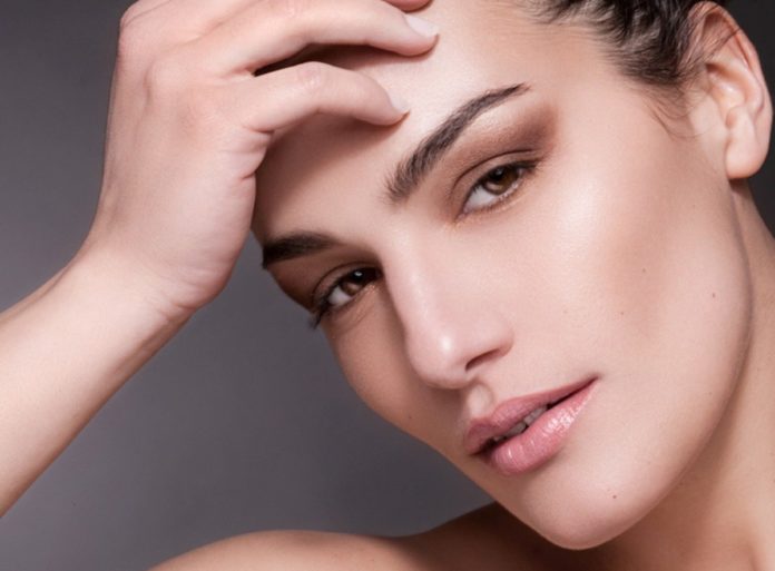 Maquillage des yeux marron