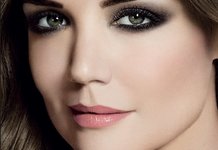 Maquillage avec des ombres sombres