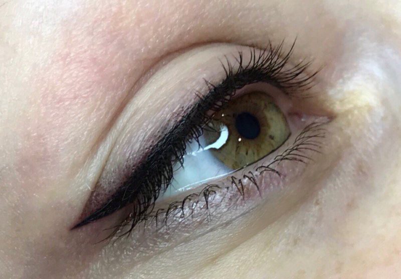 Flèches de maquillage pour les yeux permanents